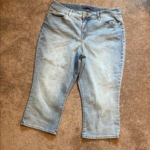 Bandolino Lisbeth Skimmer Women's Curvy Loose Fit Cropped Capri Denim Size 16